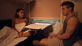 Jovem submissa tirando leite da pica do seu mestre