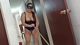 I offer money to the maid to fuck her pussy and ass until I cum inside