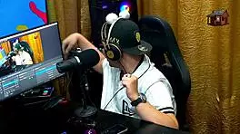 a novinha da privacy avaliou o pau do ruan e tirou a roupa no podcast que delicia - luuh barbosa - podcast pupum no barraco completo no sheer - red