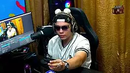 a novinha da privacy avaliou o pau do ruan e tirou a roupa no podcast que delicia - luuh barbosa - podcast pupum no barraco completo no sheer - red