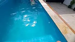 Estava Com Minha Meia-Irmã Na Piscina Ela Ficou Surpresa Com Meu Pau Duro E Ereto