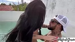 Comi forte a buceta da gostosa da praia hoje