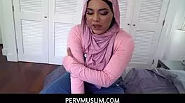 I Can't Believe This Big-Titted Muslim Girl in Hijab Gave Up Her Virginity Pov - Pervmuslim.