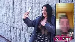 少女自慰前被操射脸和射精