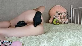 Sofa Weber在肛门中接受大鸡巴进行硬屁股操和嘴中尿尿