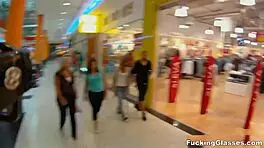 操眼镜 - 梅兹嫩妹在公共厕所吹箫高潮