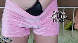 Sofa Weber在肛门中接受大鸡巴进行硬屁股操和嘴中尿尿