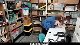 SHOPLIFTER TEEN 18+ BEGGING THE GUARD TO NOT INVOLVE LAW ENFORCEMENTS - CUTELIFTER