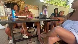 Hey, vazou na net jovens influencers em troca de casal na piscina parte um?