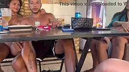 Hey, vazou na net jovens influencers em troca de casal na piscina parte um?