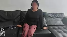 嘿，这个可爱的娇小18+棕发少女18+急需从试镜中得到现金！