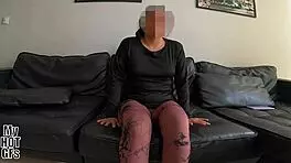 嘿，这个可爱的娇小18+棕发少女18+急需从试镜中得到现金！