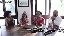 Eles Tentam Trabalhar a Questão do Preconceito por Ser Muito Grande Ainda no Meio e Já Transaram em Lugares Públicos - Casal Black RJ Sheer Red