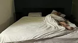 两猛男当面操绿帽老公老婆