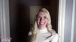 哟，塞莱斯蒂娜·布卢姆斯得到塞斯·布罗根的私人助理兼他的总荡妇工作！