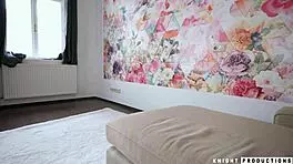 Alice Peachy用巨奶深喉给继父猛烈口交