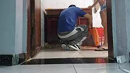 我的继父用黑鸡巴摩擦我紧致的逼😈