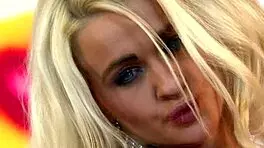 每晚操金发18+少女骚货穿着丝袜弯腰后入