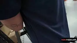 该死！偷偷干热辣18+少女同事在仓库出错了！