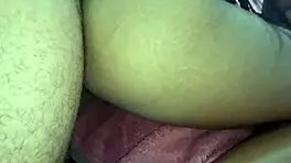 fudendo o cu da novinha enquanto o corno assiste com tesao