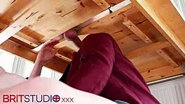 火辣印度妹夫和嫂子享受亲密时刻