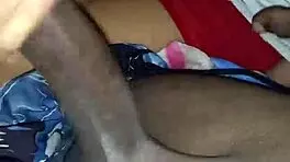 convidei minha vizinha para assistir um filme e ela faz sexo oral