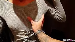 Deutscher Amateur Skandal Dreier Sex in Umkleidekabine mit Zwei Teen 18+s POV