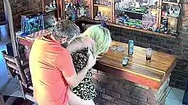 心碎！监控拍到老婆和闺蜜出轨