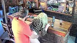 心碎！监控拍到老婆和闺蜜出轨