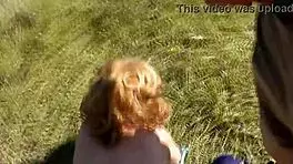 变态在狂野海滩偷窥性感金发女郎，公开手淫