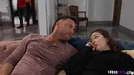 夫妻赛斯·甘布尔和兔子·麦迪逊加入继兄妹科迪·斯蒂尔和莉娜·洛文斯的四人行