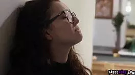 夫妻赛斯·甘布尔和兔子·麦迪逊加入继兄妹科迪·斯蒂尔和莉娜·洛文斯的四人行