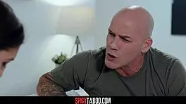 呃，我是说，继父猛操我这个棕发继女！