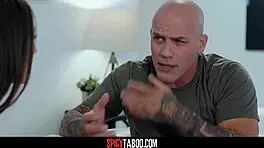 呃，我是说，继父猛操我这个棕发继女！