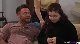 夫妻赛斯·甘布尔和兔子·麦迪逊加入继兄妹科迪·斯蒂尔和莉娜·洛文斯的四人行