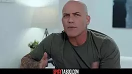 呃，我是说，继父猛操我这个棕发继女！