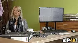 Vip4k Dulce Nena Da Mariquita Para Perforar A Un Agente De Préstamos Travieso