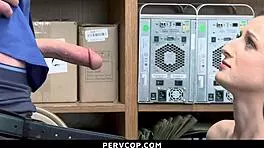 疑似女贼在PervCop办公室硬否认被干