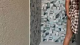 Encuentro a mi hijastra con su uniforme escolar sacudiendo su enorme culo en la ducha y no me aguanta las ganas de frotar y clavar mi verga en su coño hasta eyacular