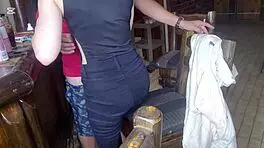 站着和继妹玩阴户摩擦，只挑逗龟头