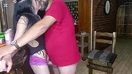 站着和继妹玩阴户摩擦，只挑逗龟头