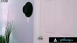 Girlsway - 少女18+ Gina Valentina & Jane Wilde 在狂野过夜群交中