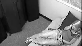 金发宝贝在电话上自摸然后吸大鸡巴