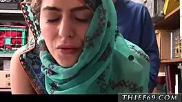 Police Woman Catches Amateur Hijab-Wearing Arab Teen For Stealing