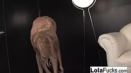 性感萝拉和凡妮莎创作裸体做爱故事