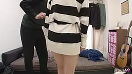 娇小日本女孩18岁，想试粗暴中出在无码JAV？