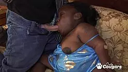 黑人小矮子给白人猛烈口交奇遇