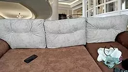 你的继妹户外吸假阳具并脱光衣服