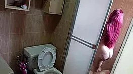 Minha bucetinha safada não aguenta sem sentar na rola desse comedor, o tesão é tanto que dou até meu cuzinho