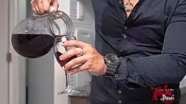 jefa with big tits sucks her servant's cock at the party and begs for his cum